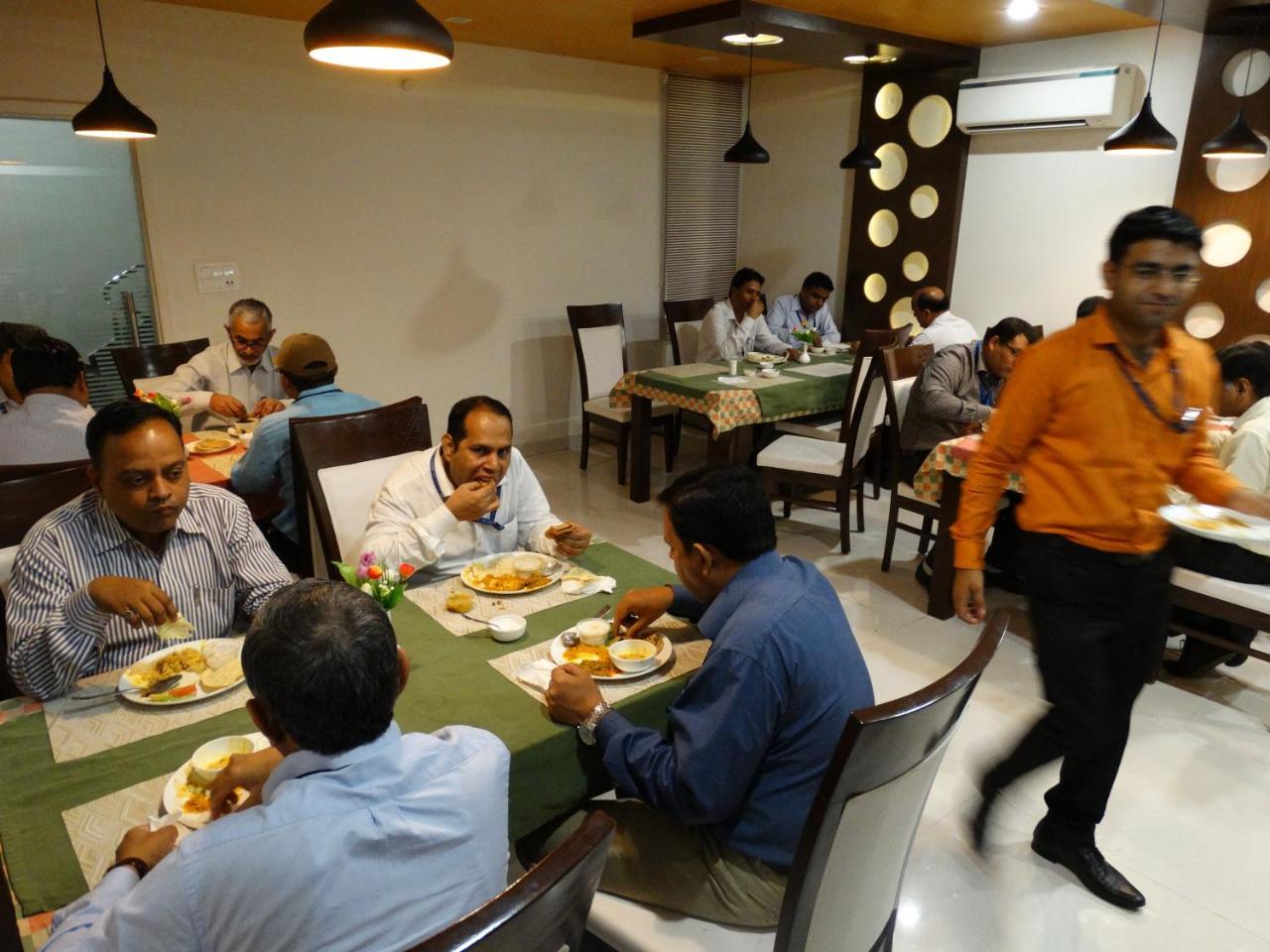 Hotel Royal Inn Chittorgarh Buitenkant foto